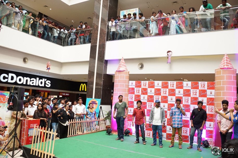 Kerintha-Movie-Team-at-Manjeera-Mall-Kukatpally